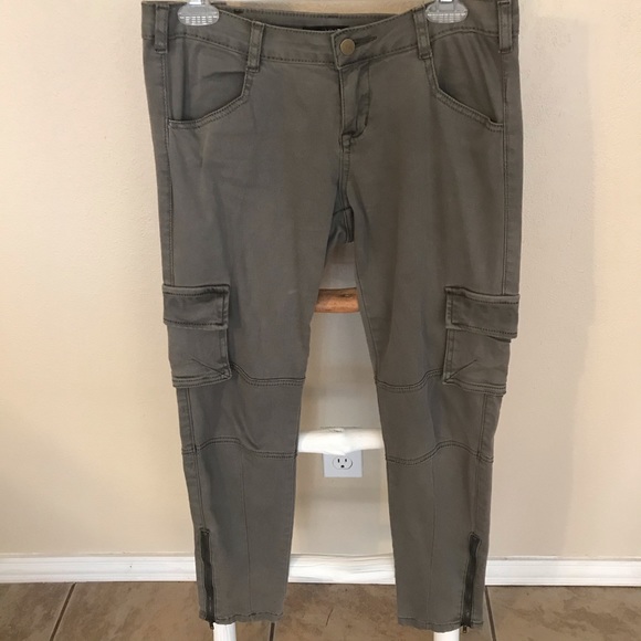 Gray Cargo Pants With Zipper Detail 